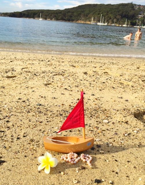 Bateaux Tirot Little Starfish Toy Wooden Boat beach day