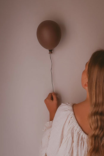 Byon-Balloon-Rouge-#Littlefrenchheart-Image-Melissalorene