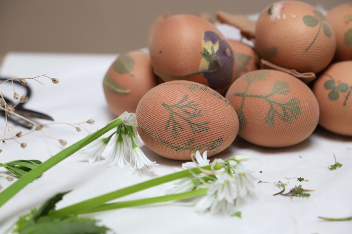 naturally dyed eggs preparing the eggs with flowers Kathryn Davey for Little French Heart