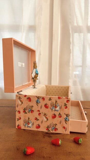 Trousellier Peter Rabbit Music Box Strawberries open - Little French Heart