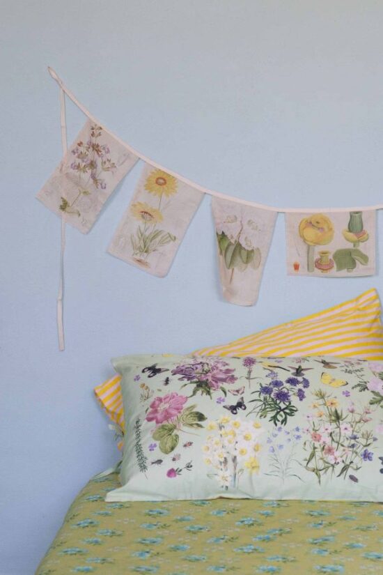 Matilda Smith Garland Busy Garden - Little French Heart