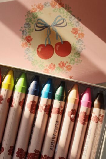 Konges Beeswax Crayons Cherry Bow in tin - Little Fernch Heart