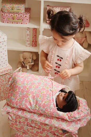 Konges Doll Sleeping Bag - Rose Anglaise with little girl and doll