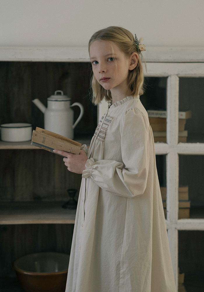 Louisiella Ivette Dress 2 DrLouisiella Ivette Dress understated and stylish