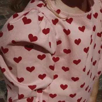 Konges Slojd Drey Slit Blouse GOTS Amour Rouge mood