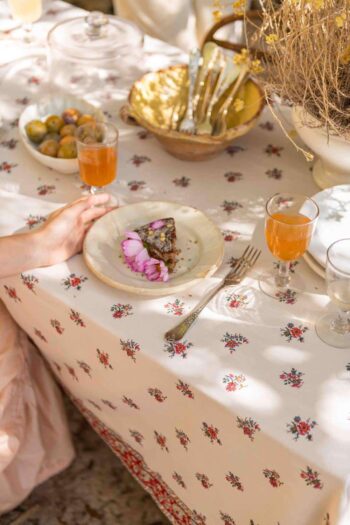 Suranne Diary Table Cloth Garden Flowers (2)