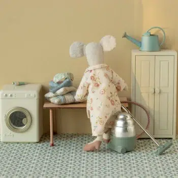Maileg_Closet_Mouse_Cream_2